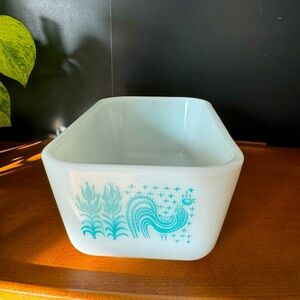 Vintage PYREX Blue Butterprint 502 medium refrigerator dish